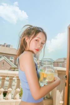 《艳女痴情》电影